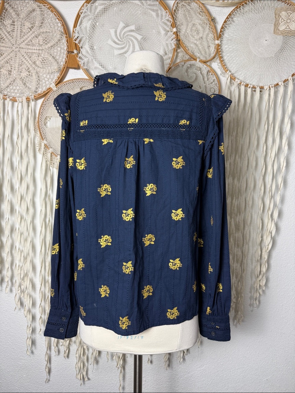 Boden Crochet Trim Ruffle Sleeve Button Down Blouse in Navy and Gold Floral US8 - Picture 4 of 13